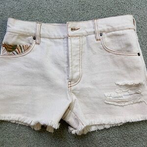 Levitate Womens off white denim shorts size 24
